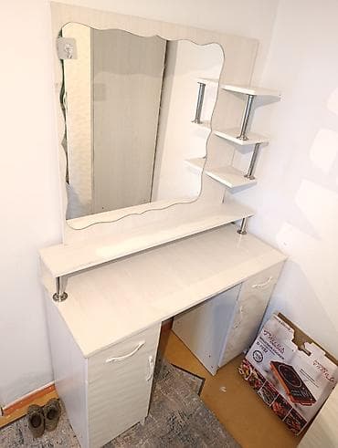 Туалетный столик, С зеркалом