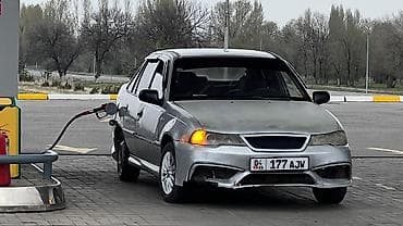 Продажа авто: Автомобиль: седан с четырьмя дверями, серебристый цвет, киргизские — 3