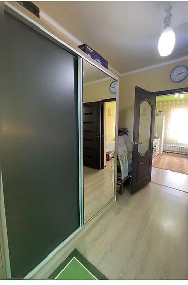 Продажа дач: Продаю дом 5 комнат, с ремонтом 100 кв. м, в центре г. Орловка. Уч — 8