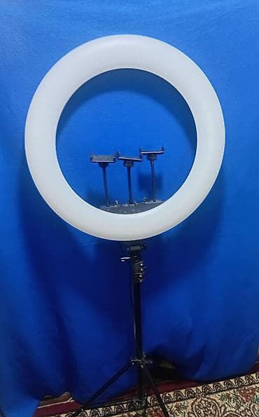 Кольцевая LED‑лампа iPlokama LIVE‑R56 с напольным штативом -