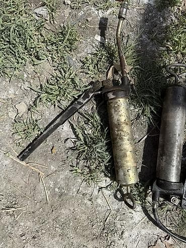 щуп масляный: Советский Ручной шприц для смазки (рычажный) - Механический — 1