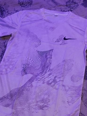 Футболка с классным и стильным принтом найк обсолютно новые успей