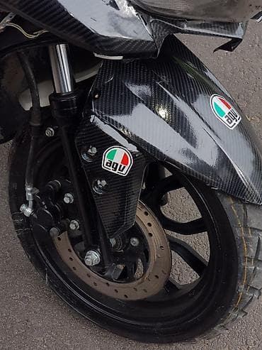 Скутер городского класса с тюнингом и яркой оптикой - Кузов в стиле — 2