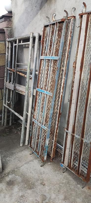 Аппараты для стирки ковров: Строительные леса и настилы из металла. есть 3 комплекта. 1 — 1