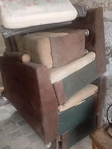 отдам даром массажный стол: Отдам даром - Тип: прямой диван с высоким спинным блоком и широкими — 1