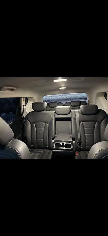 кожаные сидения: Полноразмерный 7‑местный кроссовер/внедорожник черного цвета — 3