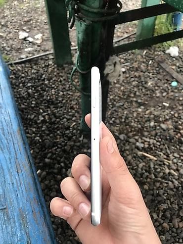 apple 11: IPhone SE 2020, Новый, 64 ГБ, Белый, Чехол, 75 % — 5