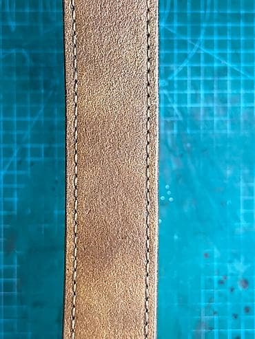 куплю кожанную куртку: Кожаный ремень ручной работы - Материал: натуральная плотная кожа — 3