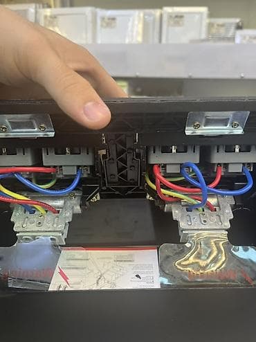 party box: Розетка, С заземлением, Встроенные — 5