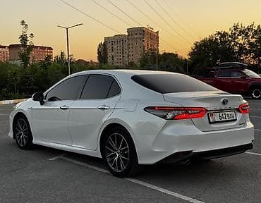 Унаа: Toyota Camry: 2022 г., 2.5 л, Вариатор, Гибрид, Седан — 5