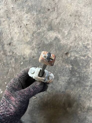 субару двери: Subaru Forester ограничитель двери, Субару Легаси дверной — 2