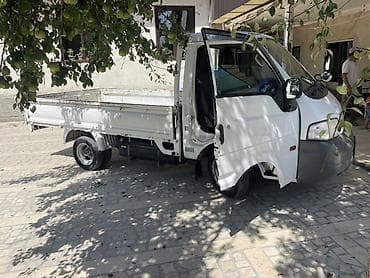 Компактный бортовой малотоннажный грузовик Nissan (правый руль) — 3