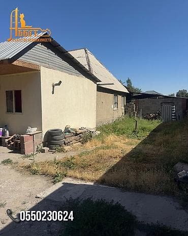 Дома: Продаётся участок с домом, район с. Новопокровка. Параметры: - — 3