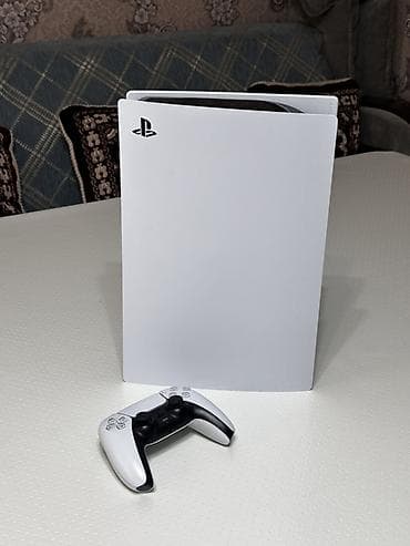 Игровая консоль Sony PlayStation 5 с беспроводным контроллером