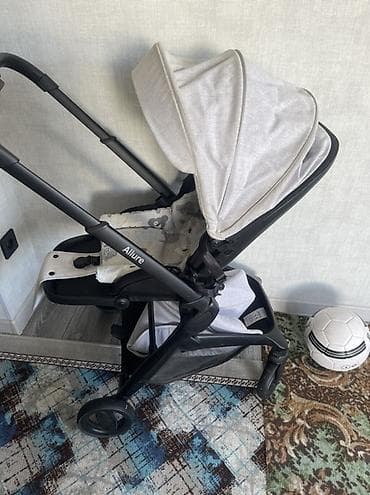 Коляска, цвет - Серебристый, Новый