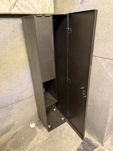 Оружейный сейф (советский). Металлический корпус, окрашен огнестойкой