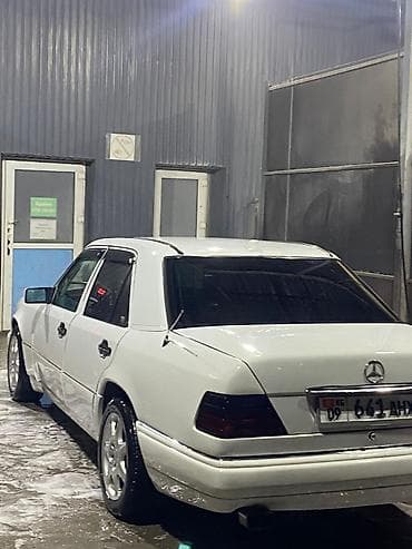 на w124: Mercedes-Benz W124: 1993 г., 2 л, Ручные, Бензин, Седан — 10
