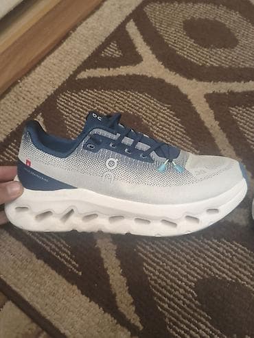 чон арвк: Кроссовки On Running (логотип «On») для бега и повседневной — 3