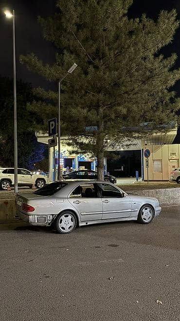 Mercedes-Benz E-Class: 1998 г., 3.2 л, Автомат, Бензин, Седан