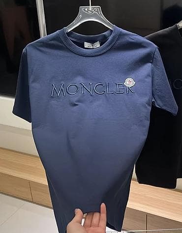 хоккей форма: Футболка Moncler, темно-синяя - Классический крой с коротким рукавом — 1