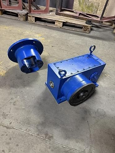 Детали КПП и трансмиссии: 1.Редуктор цилиндрический двухступенчатый горизонтальный, фланцевый — 3