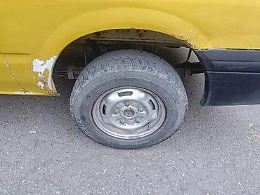 Грузовой фургон Ford Transit (желтый) - Кузов: цельнометаллический — 8