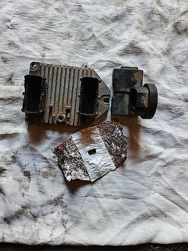 Блок электронного управления (ЭБУ/ECU) с комплектующими опел вектра at lalafo.kg Блок электронного управления (ЭБУ/ECU) с комплектующими опел вектра