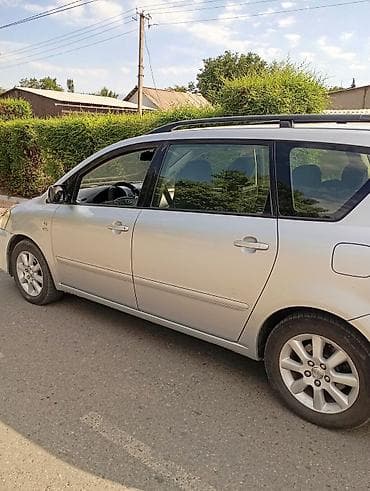 Toyota Avensis Verso: 2004 г., 2 л, Механика, Дизель, Минивэн — 9