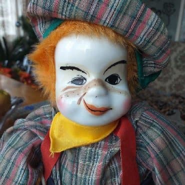 коллекционные монеты нбкр: Кукла клоун фарфоровая 40см — 3