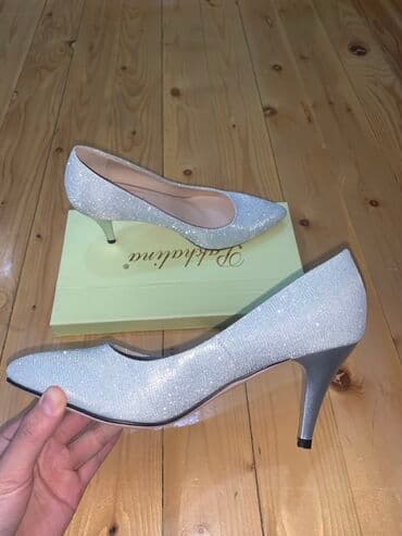 женские брендовые туфли недорого: Продаю женские туфли на каблуке, серебристого цвета, с блестками — 5
