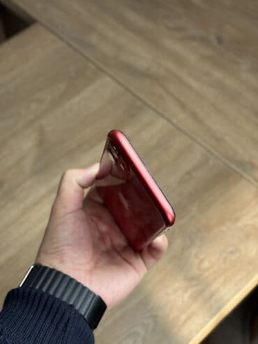ipod 4: IPhone 11, Б/у, 64 ГБ, Красный, Чехол, 75 % — 5