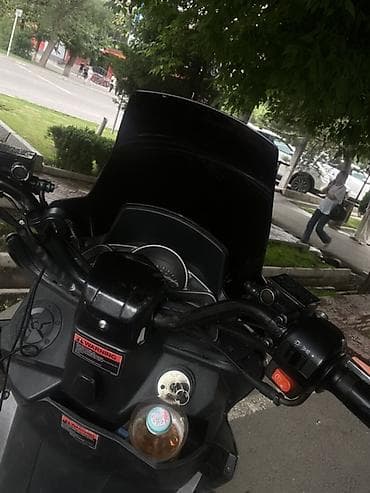 скутер м макси: Макси-скутер Yamaha, 250 куб. см, Бензин — 2