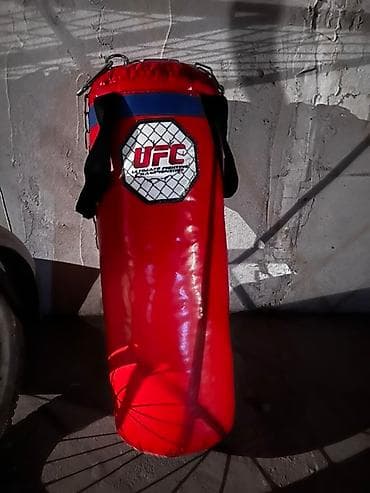 Боксёрская груша UFC красного цвета, предназначенная для отработки at lalafo.kg Боксёрская груша UFC красного цвета, предназначенная для отработки