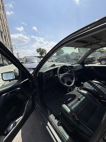 vin code: Volkswagen Golf: 1994 г., 1.8 л, Механика, Бензин, Хэтчбэк — 7
