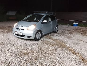 решетка тайота ист: Toyota Yaris: 2010 г., Механика, Бензин, Хэтчбэк — 4