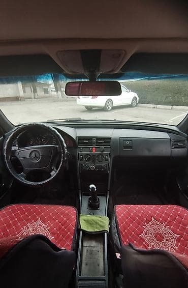 good year: Mercedes-Benz C-Class: 1993 г. — 7