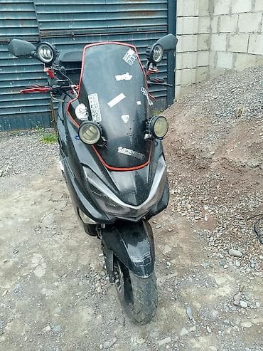 електр скутер: Макси-скутер Honda, 150 куб. см, Бензин — 4