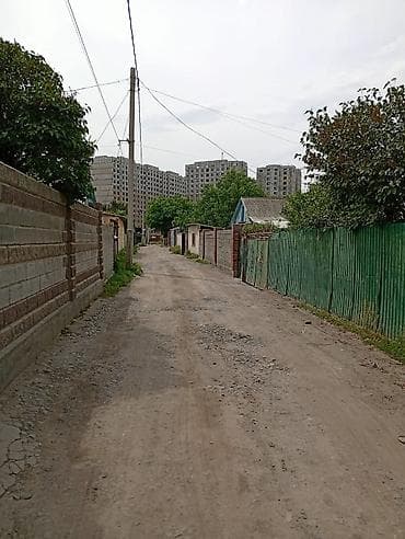 Үйлөр: Продаётся сквозной участок с домом 6,96 соток, напротив парка — 8