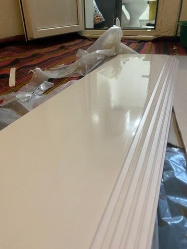 Глянцевые потолочные ПВХ‑панели, белые 5 шт// Длина ~3 м Ширина ~30 см