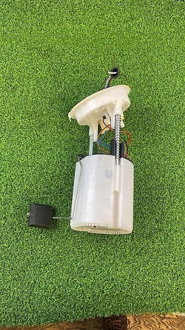 Насос топливный электрический Номер производителя: 16147—19775 Насос