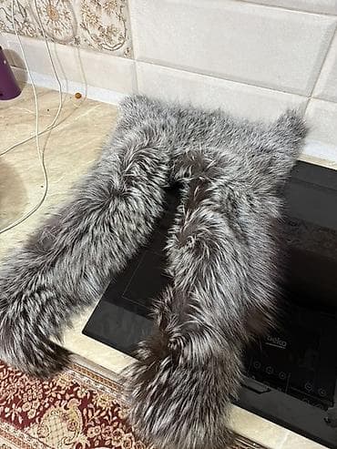 Личные вещи: Меховой воротник-манишка из натурального меха (серебристо-серый — 2