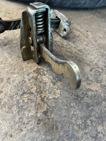 коммутаторы netis: Nissan Mistal ограничитель двери багажника, Ниссан Мистрал дверной — 2