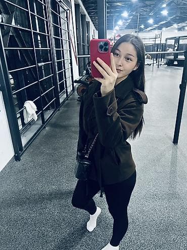 кожаный сюртук женский: Срочно продам недавно покупала Женское короткое пальто Тренч — 1