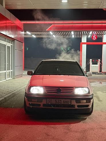 tourer v салон: Volkswagen Vento: 1997 г., 2 л, Ручные, Бензин, Седан — 7