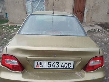 shadow line: Автомобиль седан, 4 двери, золотистый цвет кузова. Особенности и — 2