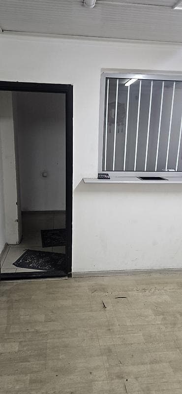 Торговое оборудование: СДАЮ Обменный пункт валют. Особенности: - Вывеска и информационное — 3