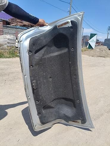 Крышка багажника Subaru (седан), серебристый цвет. - Оригинальная at lalafo.kg Крышка багажника Subaru (седан), серебристый цвет. - Оригинальная