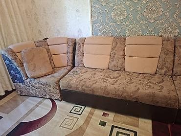 Угловой модульный диван с мягкими подушками-спинками. Особенности: -
