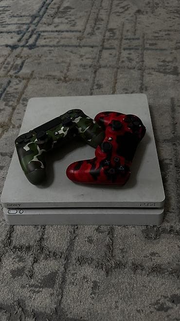 плейстей: Игровая консоль Sony PlayStation 4 Slim (белая) + 2 беспроводных — 1