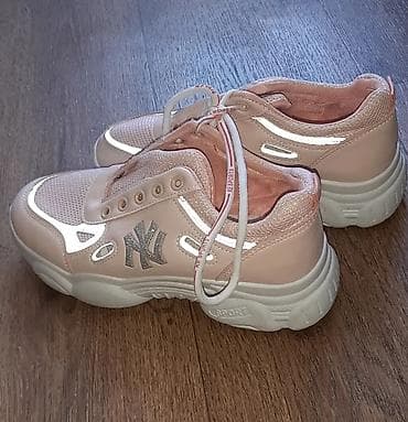 В наличии женские кроссовки со светоотражающим эффектом и с — 1